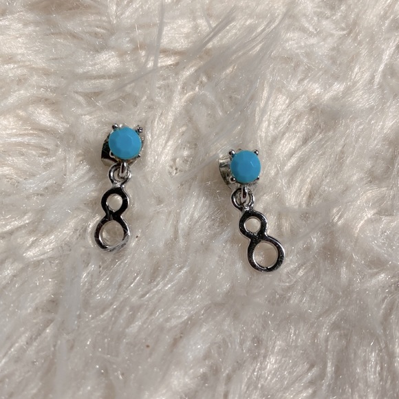 Earings - Picture 1 of 2